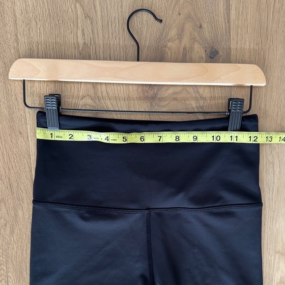 🖤 Zyia Black Leggings with Calf Perforations
Size 4 (see measurements for fit) - Picture 6 of 8
